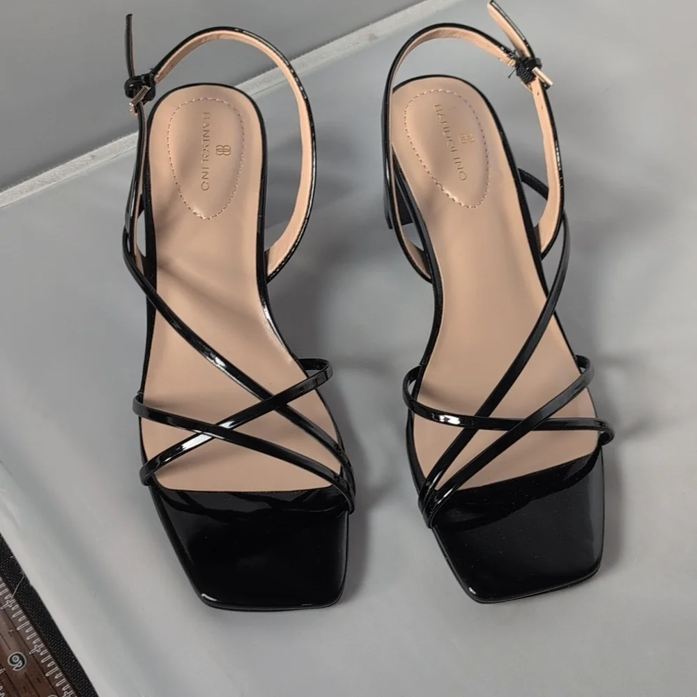 Bandolino Black Patent Faux Leather Keltie Sandals Size 11